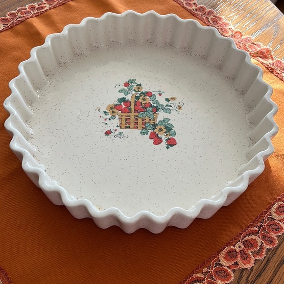 Vintage Treasure Craft Tart Dish Strawberry Design Cottagecore Made in the USA - Picture 3 of 6